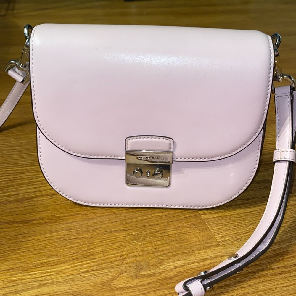 👛 Cute Michael Kors crossbody bag